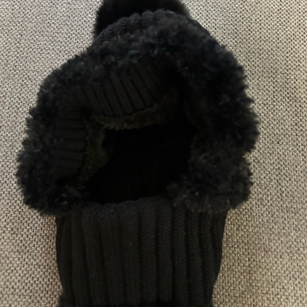 Black Knit Pom-Pom Beanie